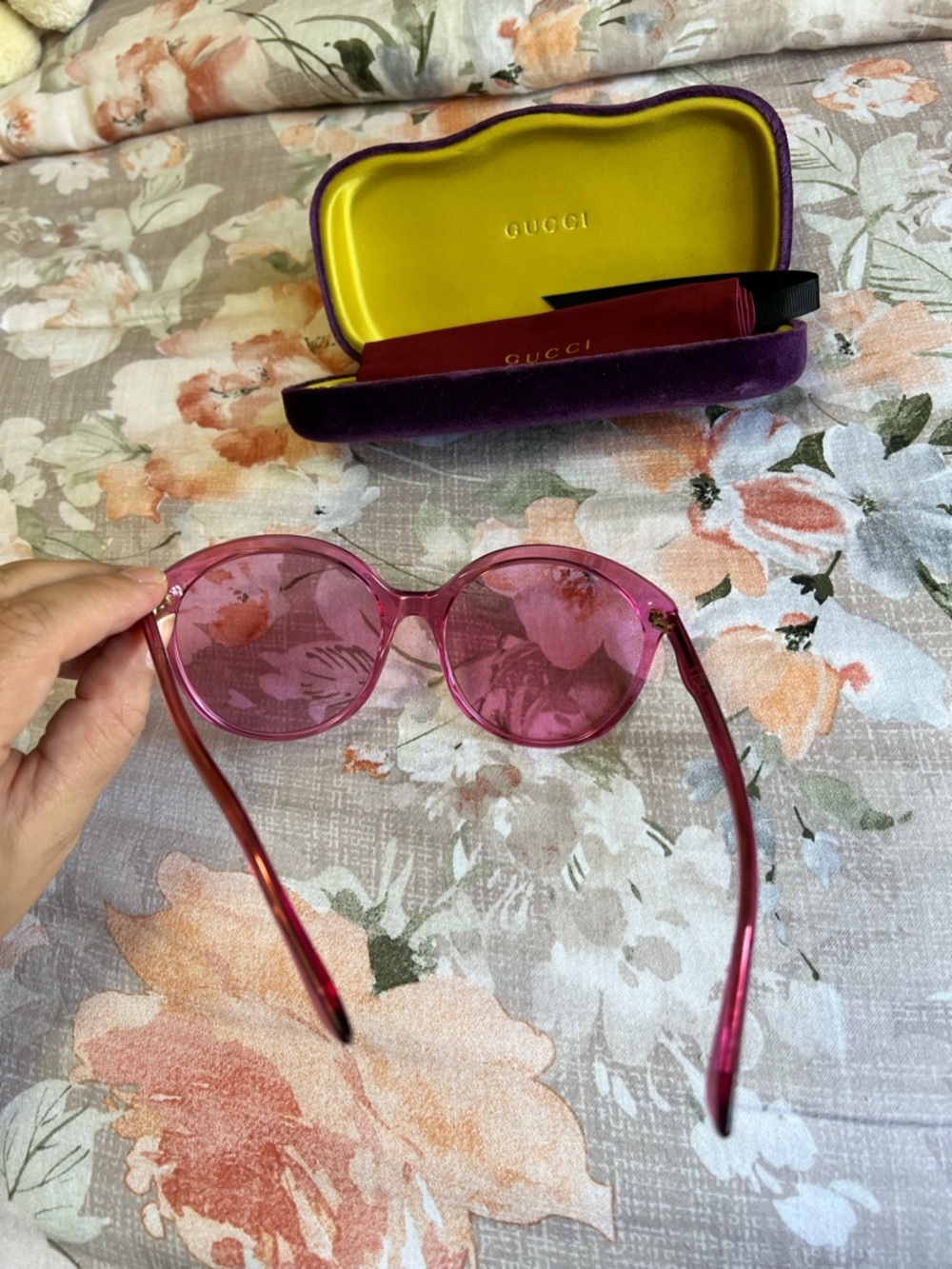 Gucci Transparent Pink Round Sunglasses - Picture 4 of 5